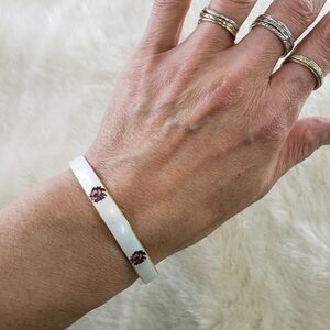 VINTAGE White Enameled Gold Tone Bangle Bracelet ditsy roses 🌹